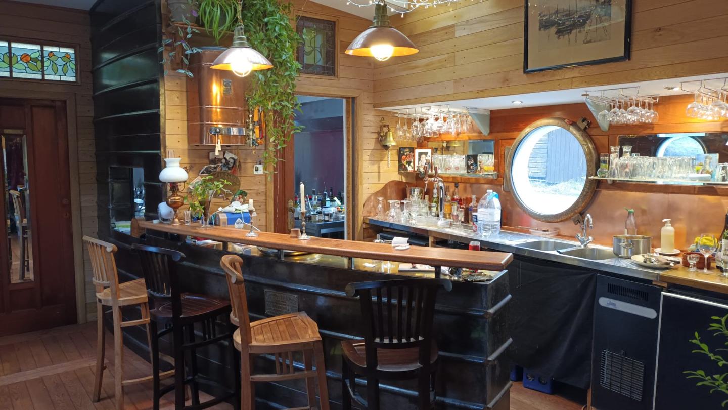 Le Bar